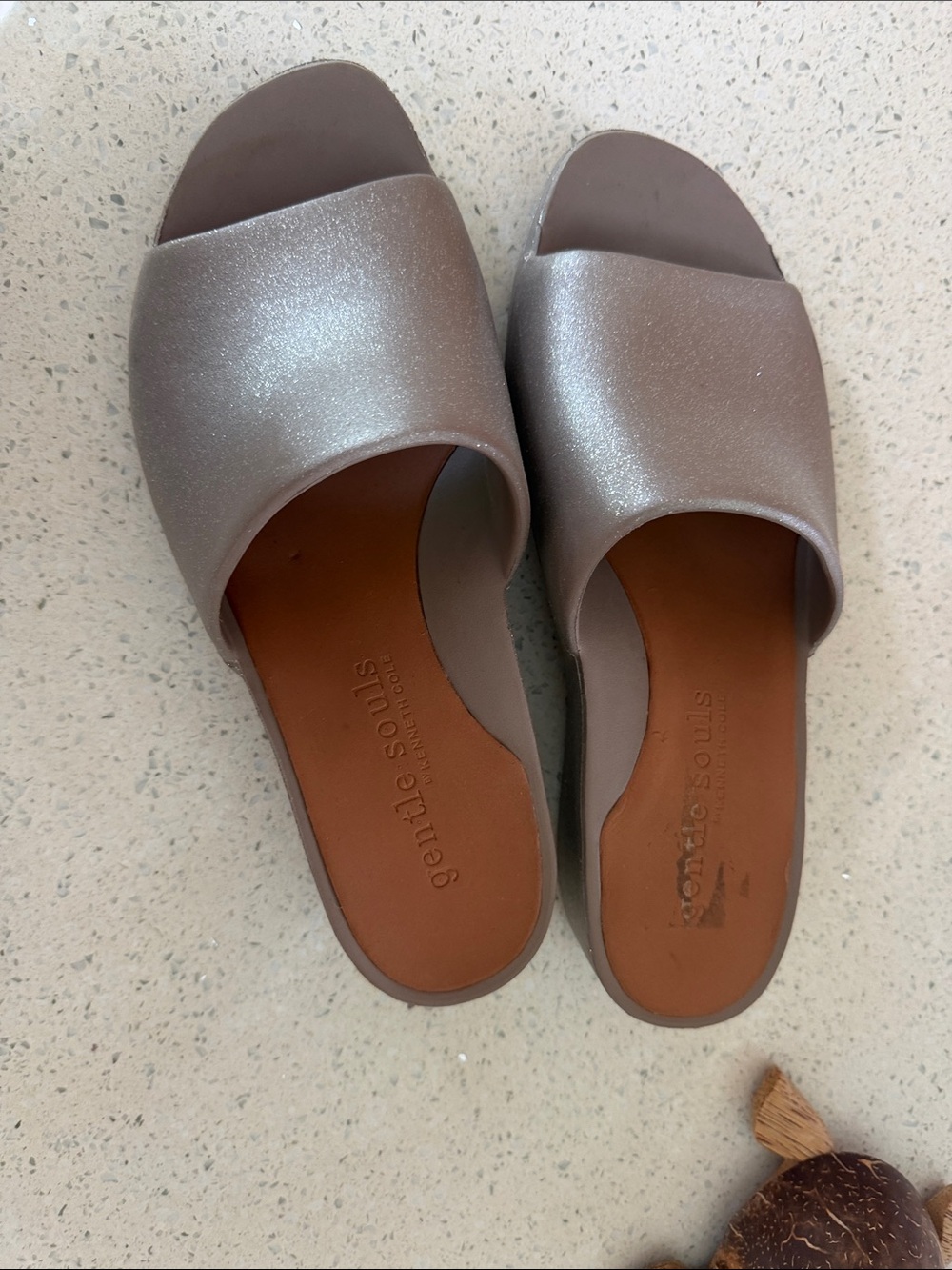Gentle Souls Women's Gisele Rubber Slide Sandals in Shimmer Taupe sz 9